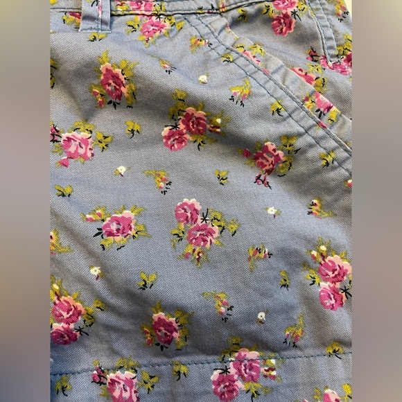 burnside teen size 9 dainty floral printed cotton shorts w zip and button front - Picture 3 of 10